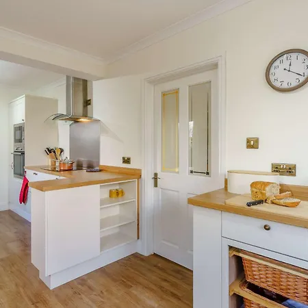 4 Bed In Ravenglass 85809 Hotel