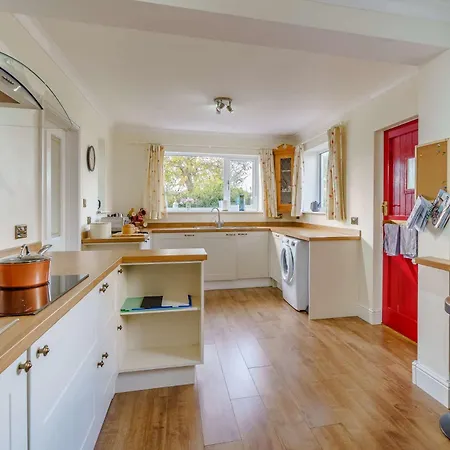 מלון 4 Bed In Ravenglass 85809 3*